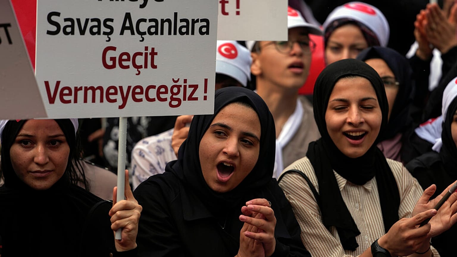 "Non cederemo il passo a chi fa la guerra alla famiglia". (Istanbul, 18.9.2022)