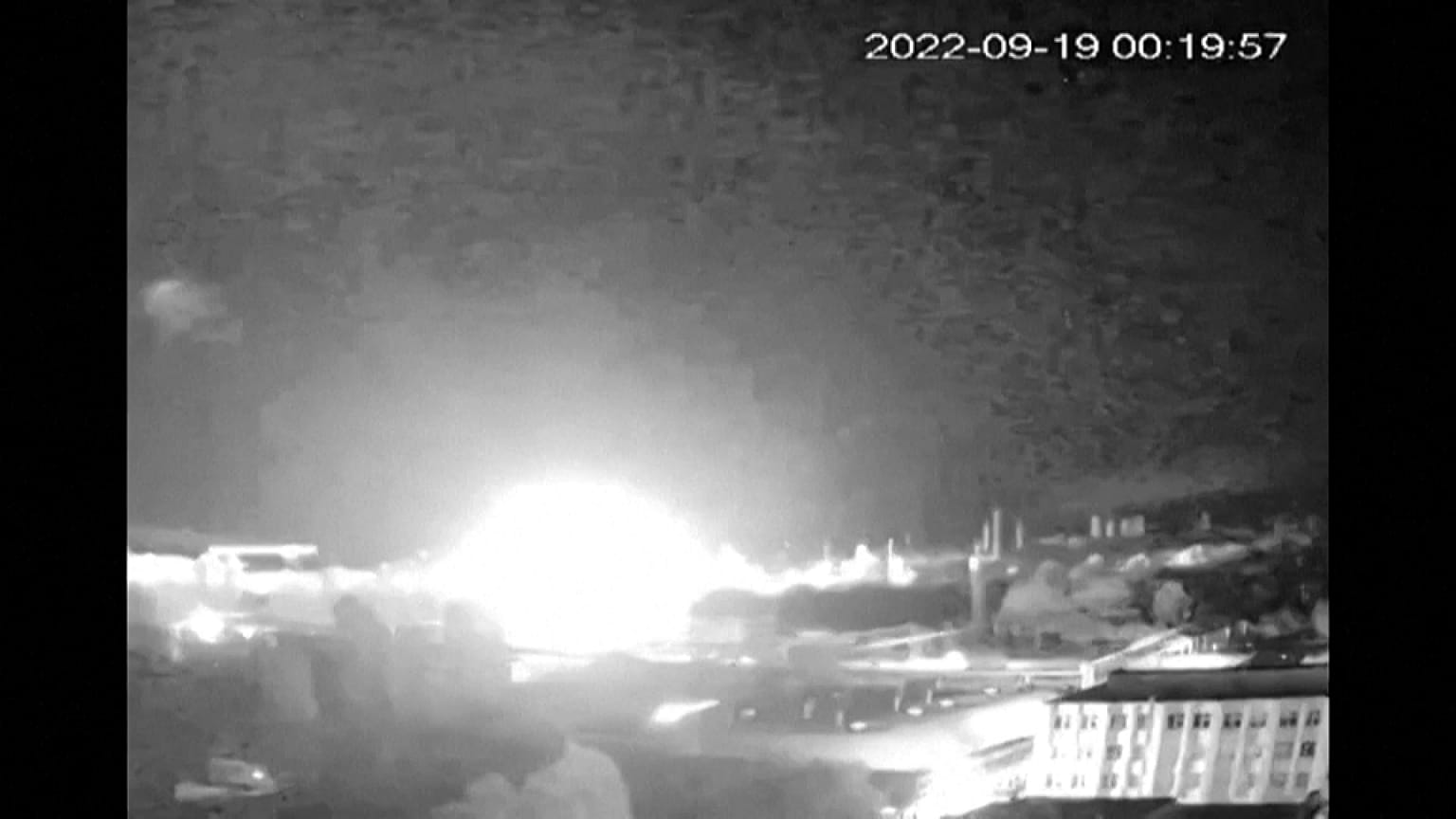 لحظة استهداف محطة بيفدينوكراينسك النووية 