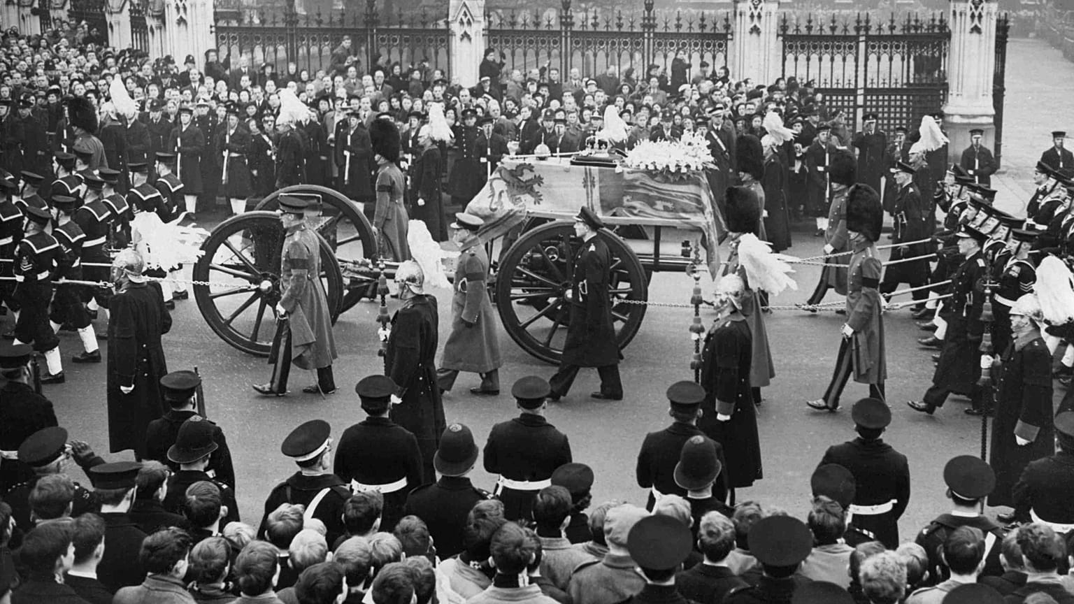 The funeral procession of Britain's King George VI begins its journey from Westminster Hall to Paddington Station, in London, on 15 February 1952.