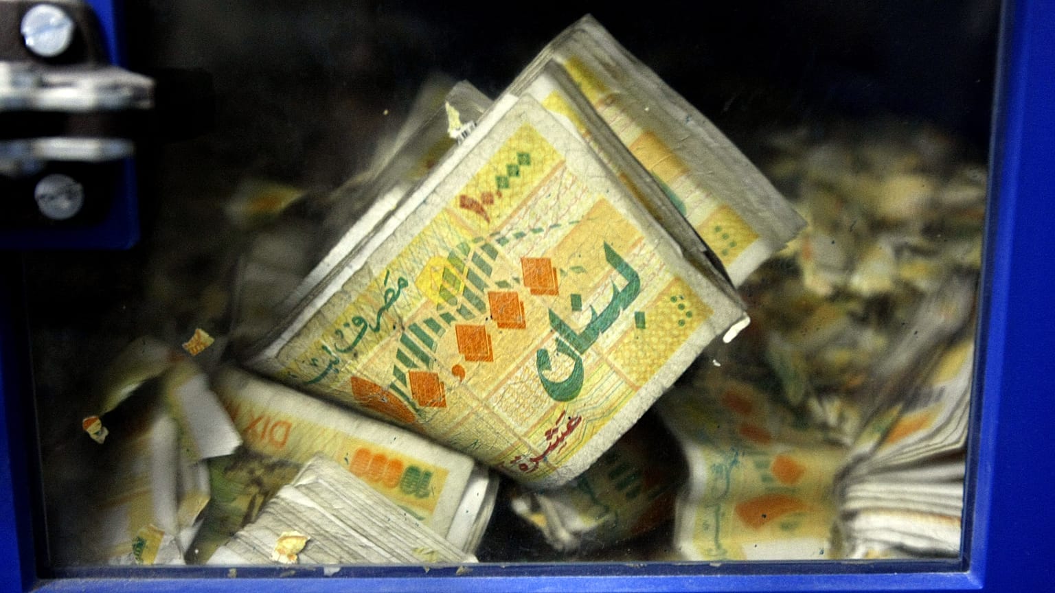 ورقة نقدية من فئة الـ 10000 ليرة 