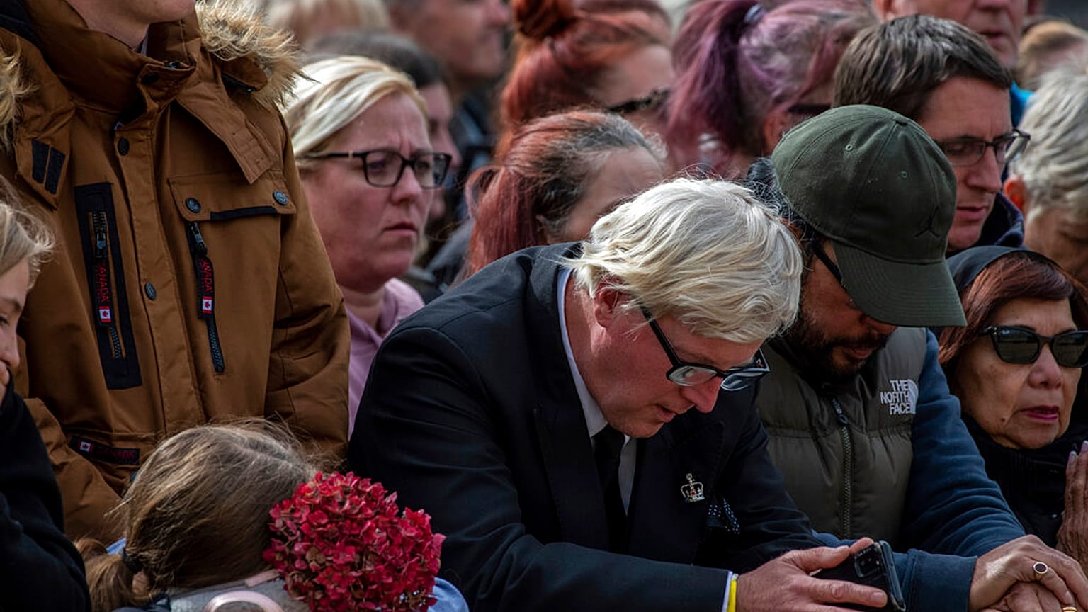 Fervor popular ante el cortejo fúnebre de la reina Isabel II