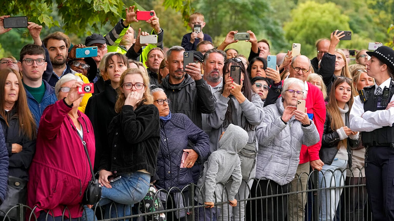 Menschen am Straßenrand in London