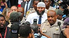 Adnan Syed à saída do tribunal