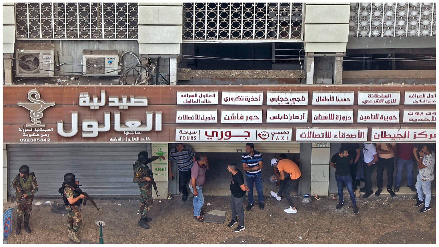 عملية نادرة لقوات الأمن التابعة للسلطة الفلسطينية لاعتقال أعضاء من حماس أدت إلى اندلاع اشتباكات في مدينة نابلس بالضفة الغربية.