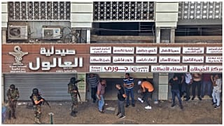 عملية نادرة لقوات الأمن التابعة للسلطة الفلسطينية لاعتقال أعضاء من حماس أدت إلى اندلاع اشتباكات في مدينة نابلس بالضفة الغربية.