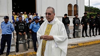 Imagen de archivo del sacerdote nicaragüense exiliado Edwin Román.