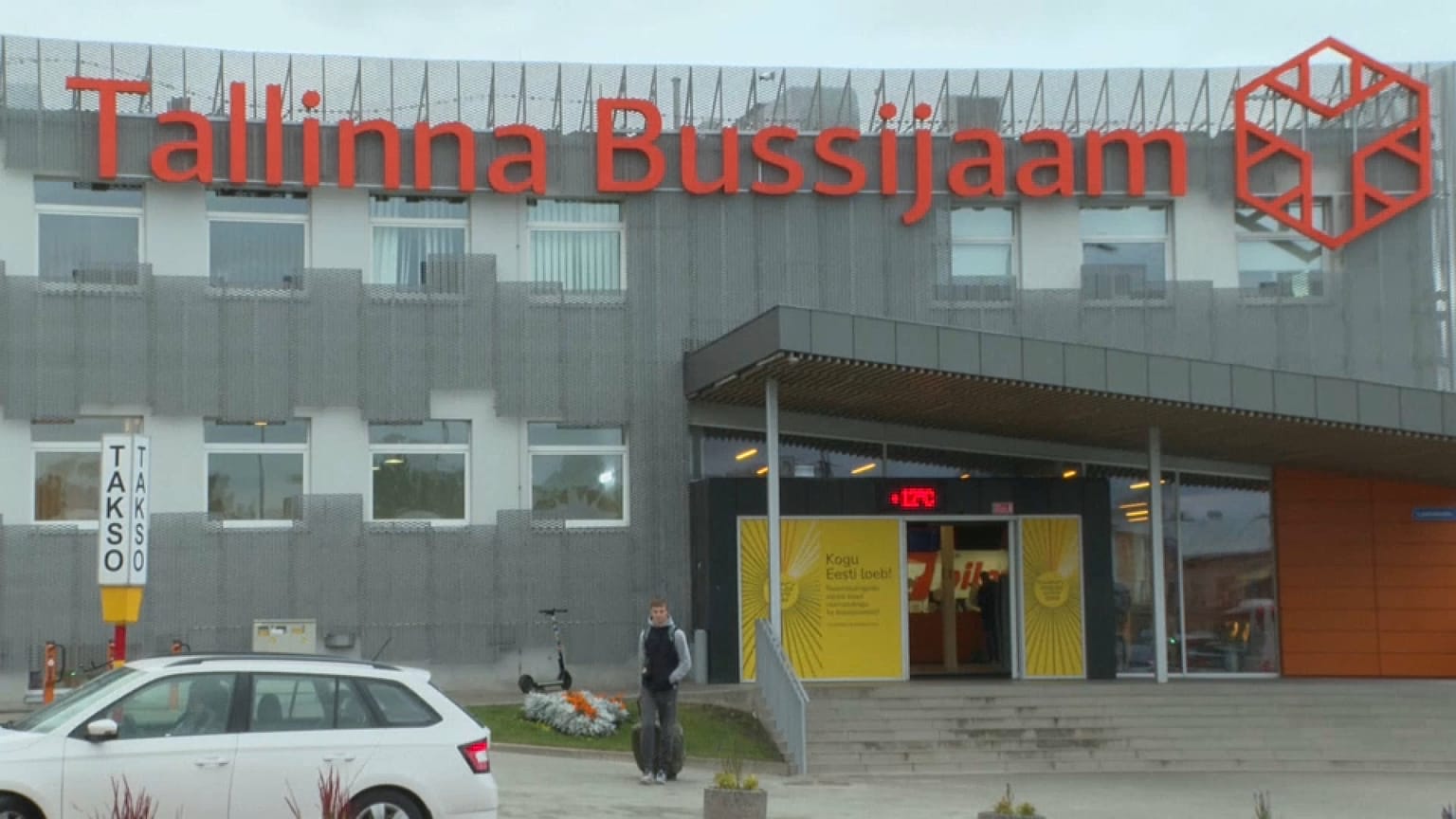 Визовые ограничения вступили в силу с понедельника
