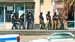 Sicherheitskräfte sind am Tatort