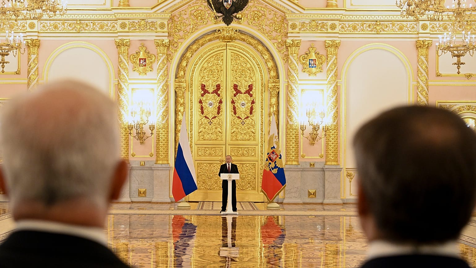 Президент РФ обращается к послам в Кремле