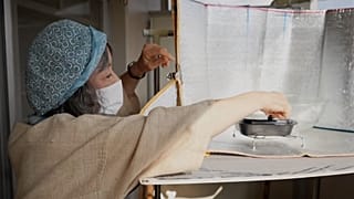 Chikako uses the sun's energy to cook her food