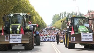 Protesta de cientos de agricultores españoles contra el trasvase del río Duero a Portugal, el 19 de septiembre de 2022.