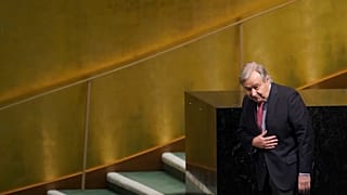 Генсек ООН Антониу Гутерриш покидает трибуну 77-ой Генассамблеи ООН в Нью-Йорке