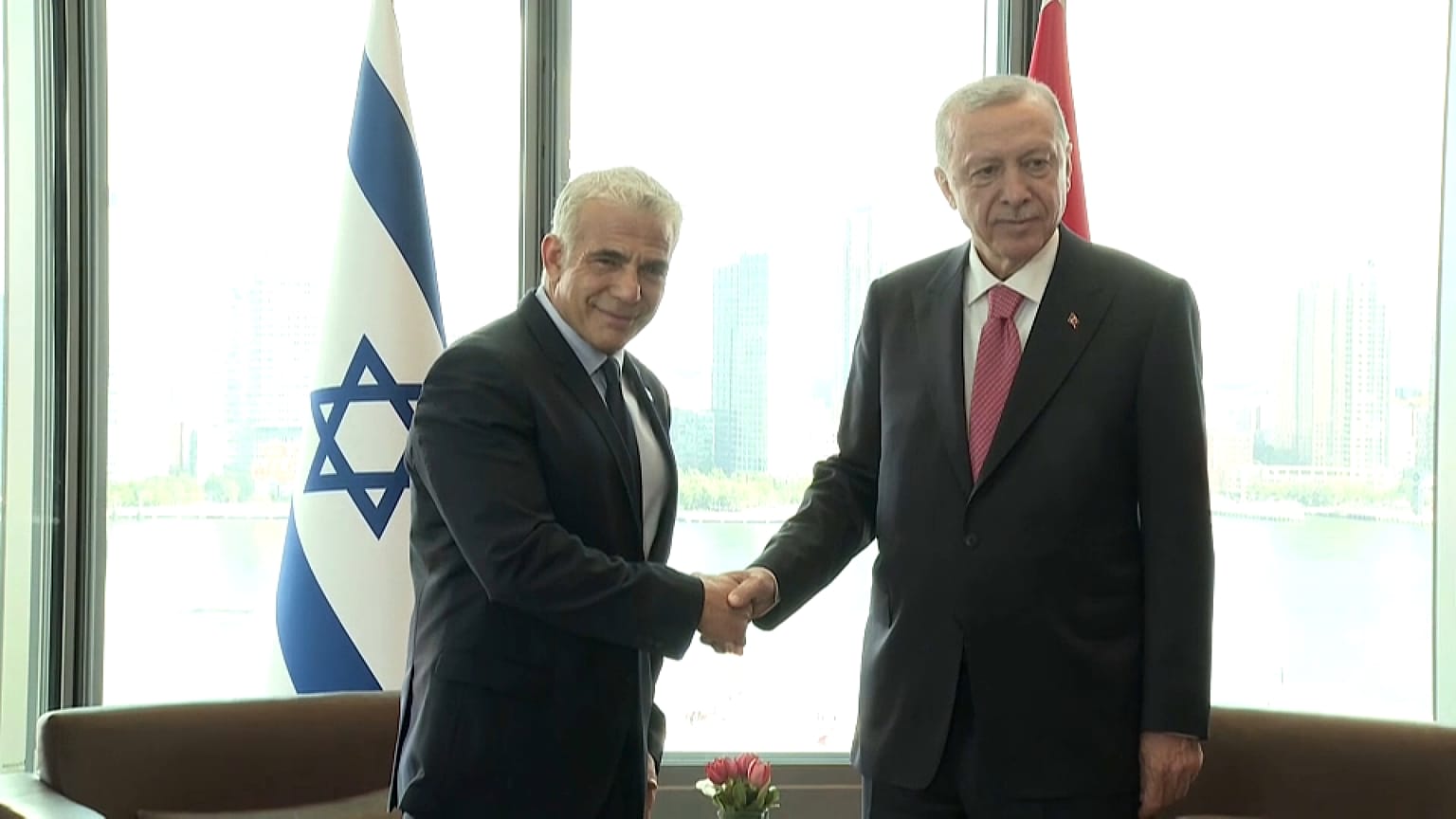 الرئيس التركي رجب طيب أردوغان يلتقي رئيس الوزراء الإسرائيلي يائير لابيد 
