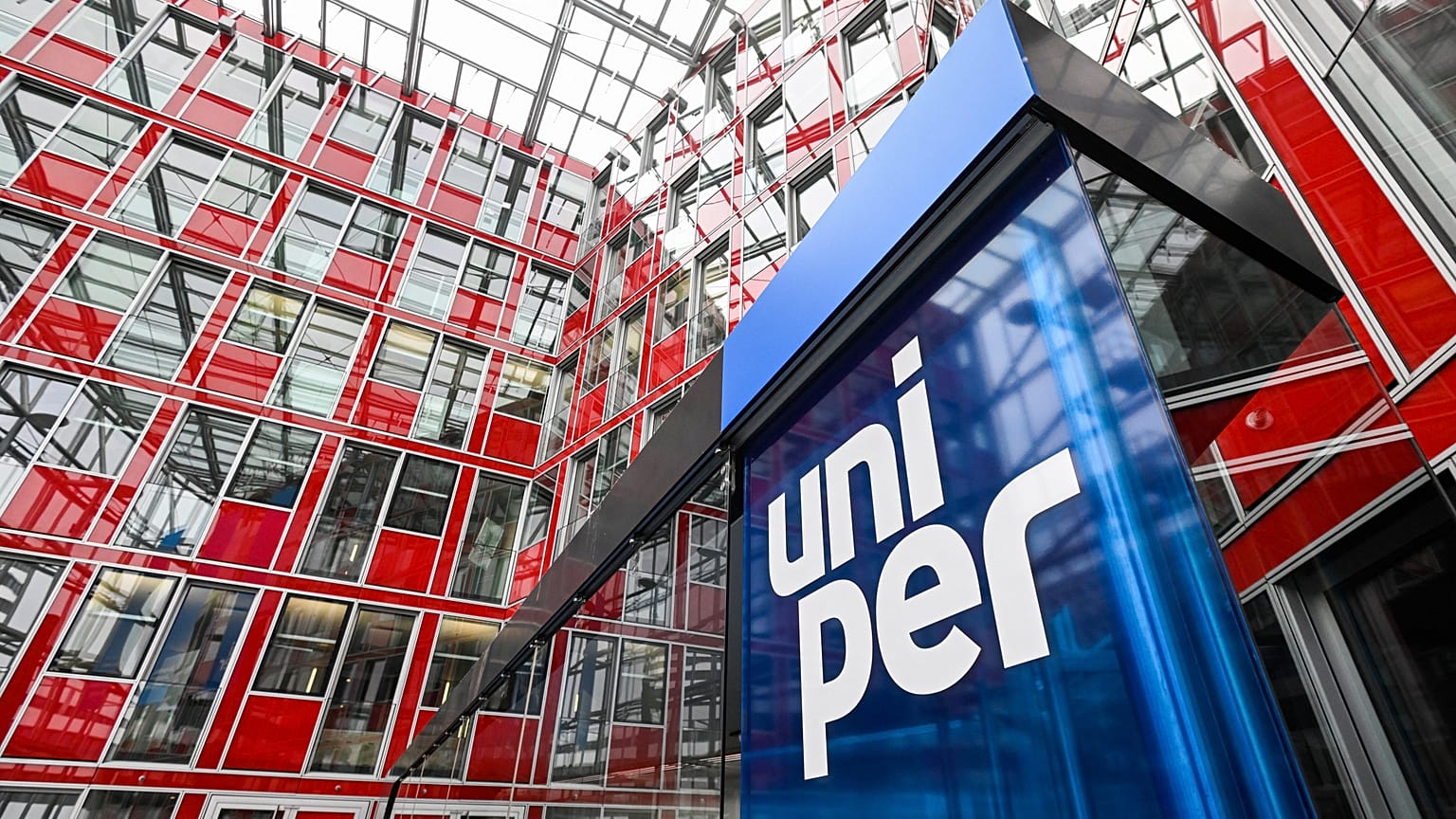 Вход в шта-квартиру Uniper в Дюссельдорфе 