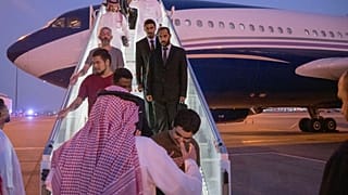 وصول أسرى حرب من روسيا إلى مطار العاصمة السعودية الرياض، في 21 سبتمبر 2022.