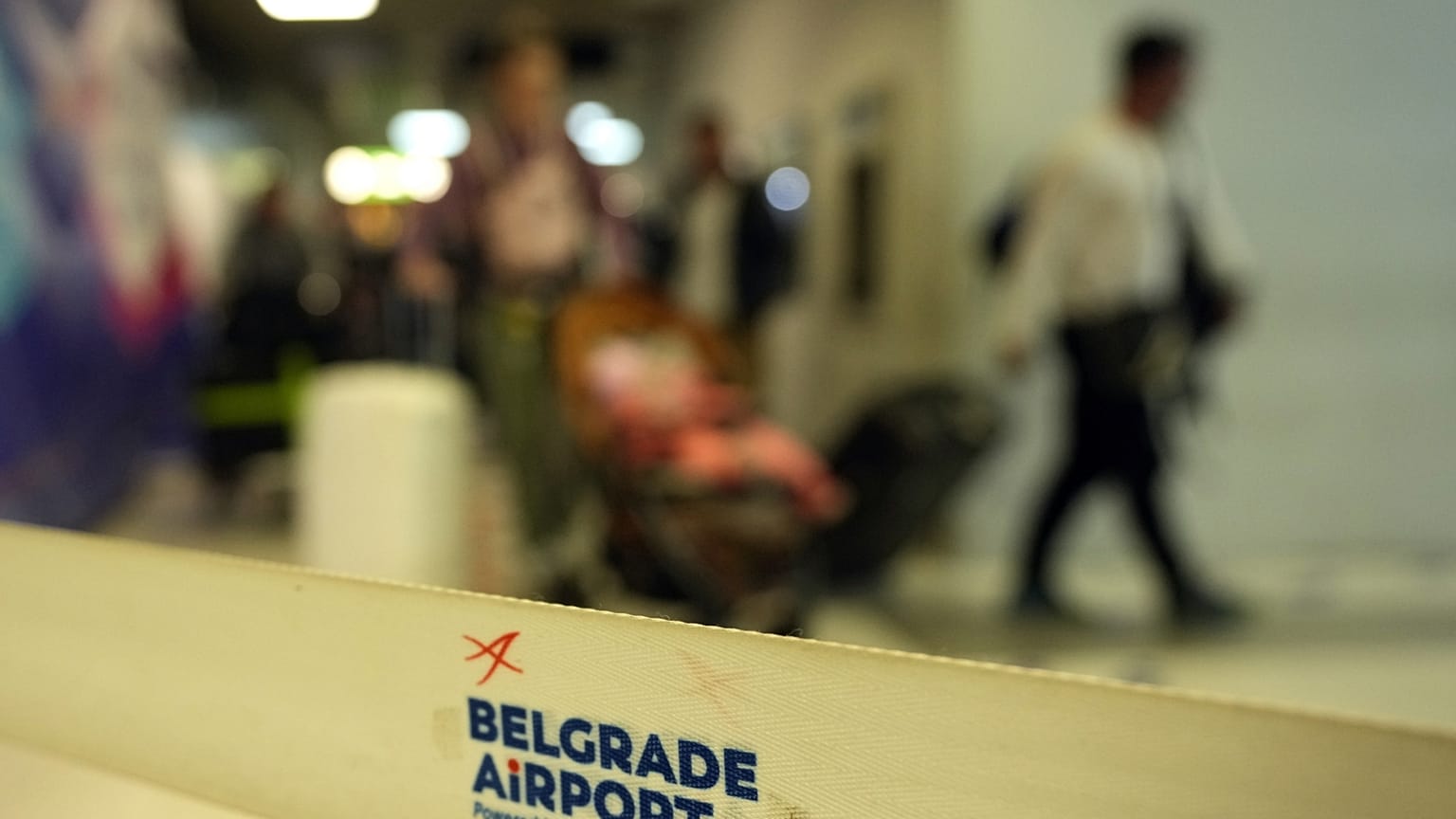 Oroszországból menekülők érkeznek a belgrádi repülőtérre