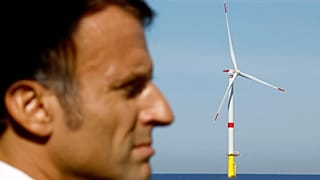 Emmanuel Macron lors de l'inauguration du parc éolien de Saint-Nazaire dans l'ouest de la France, le 22 septembre 2022
