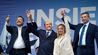 Líderes dos partidos da aliança de direita no último comício da campanha em Itália