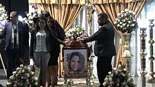 Foto de María Belén Bernal, la abogada asesinada en un recinto policial, en su velatorio en la Universidad Central de Quito, Ecuador.