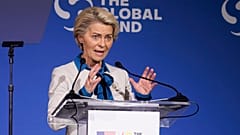 Ursula von der Leyen sagte, ihre Exekutive sei bereit, mit jeder „demokratischen Regierung“ in Italien zusammenzuarbeiten.
