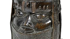 Бенинская бронза выставляется в берлинском Фонде Гумбольдта до реституции Нигерии, сентябрь 2022 г.