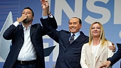 Berlusconi seçimlere sağcı liderler Mattoe Salvini ve Giorgia Meloni ile ittifak halinde giriyor