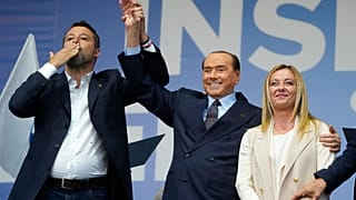 Berlusconi seçimlere sağcı liderler Mattoe Salvini ve Giorgia Meloni ile ittifak halinde giriyor