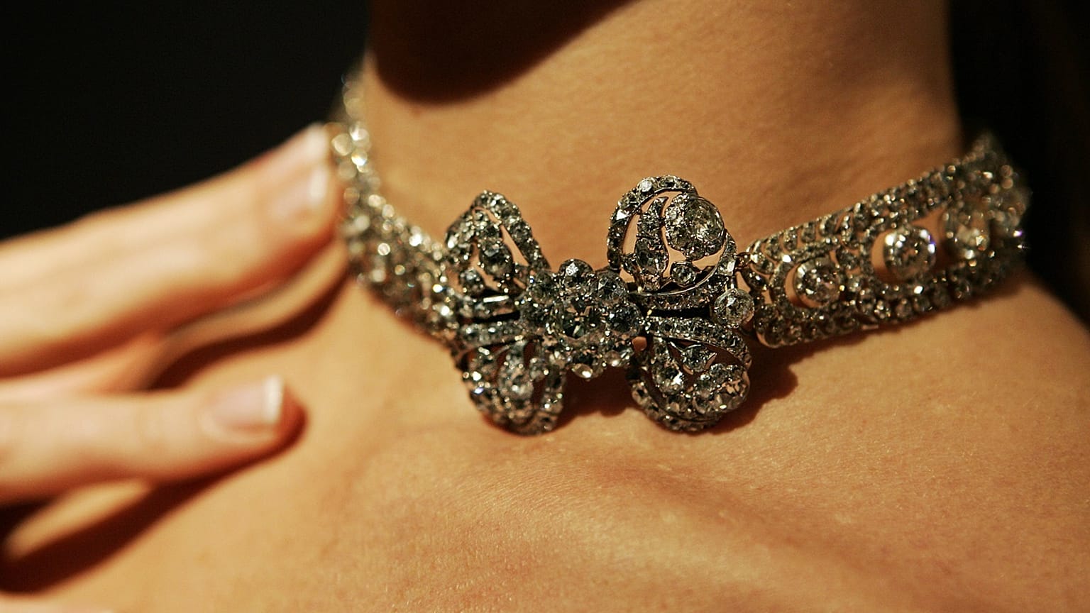 The five countries demand an EU-wide import ban of Russian-made diamonds.