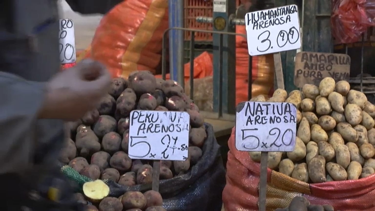 Los peruanos tienen problemas para poder pagar el consumo habitual de patatas 