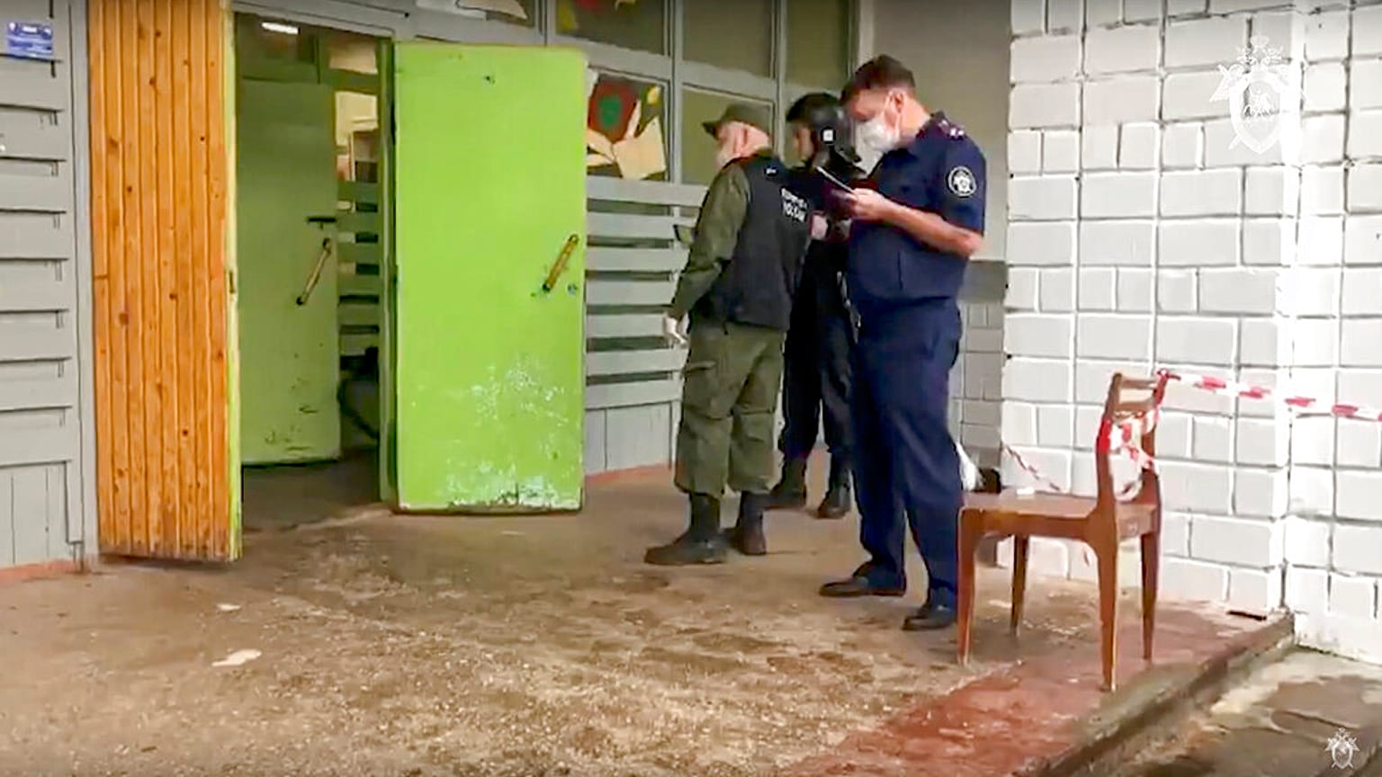 Devant l'école n°88 d'Ijevsk où s'est produite une fusillade faisant au moins dix morts - le 26/09/2022 