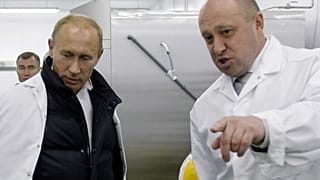 Evguéni Prigojine et le Premier ministre russe Vladimir Poutine à Saint-Pétersbourg le 20 septembre 2010.
