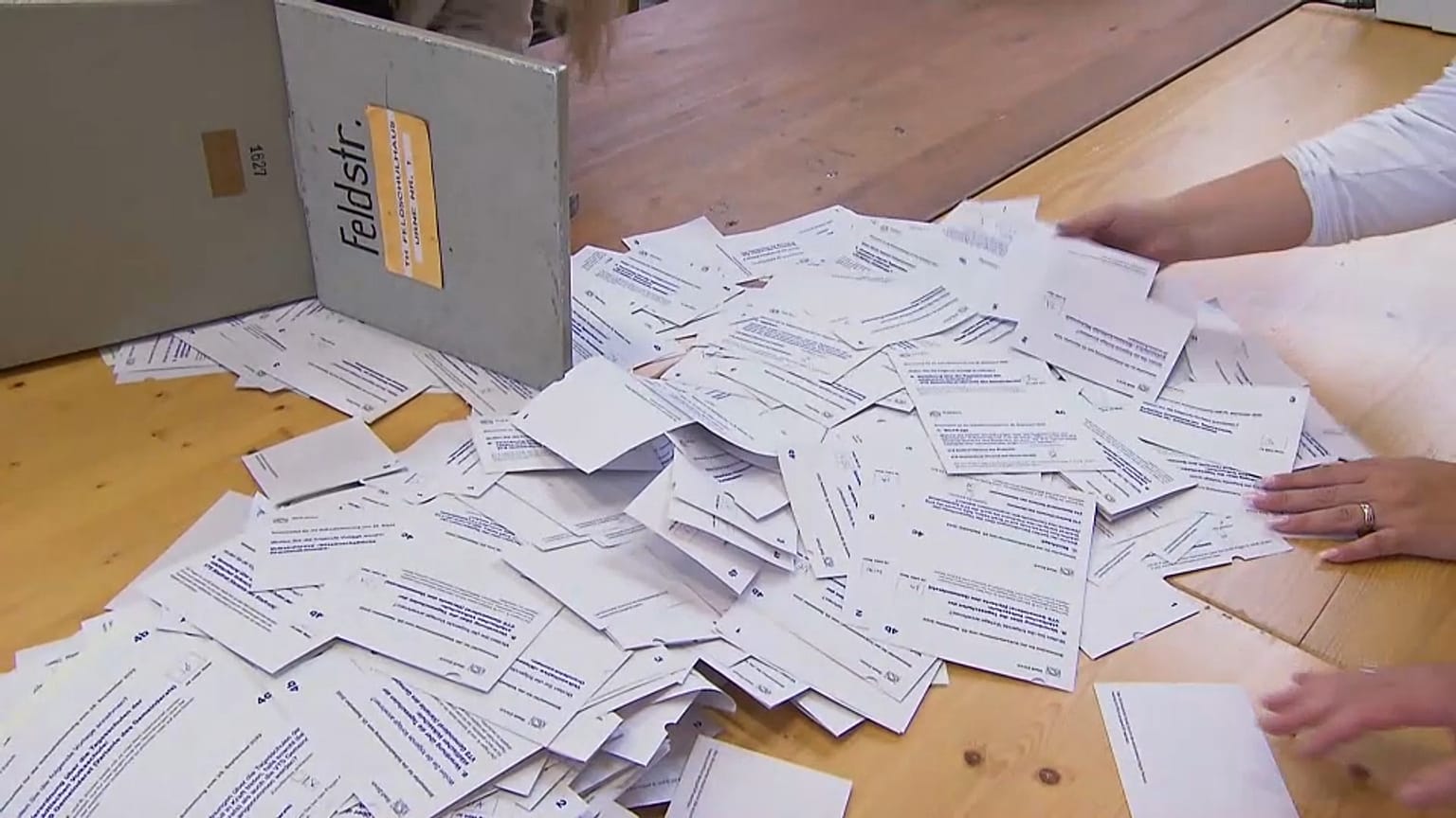 Schweizer stimmen für höheres Rentenalter für Frauen