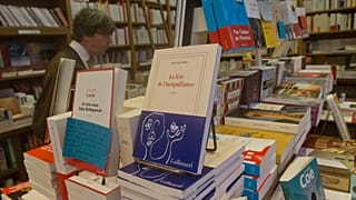 The French government announces a minimum charge of €3 for book delivery orders under €35. 