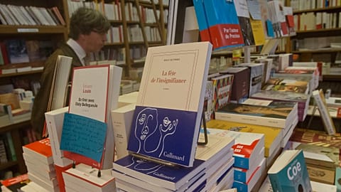 The French government announces a minimum charge of €3 for book delivery orders under €35. 
