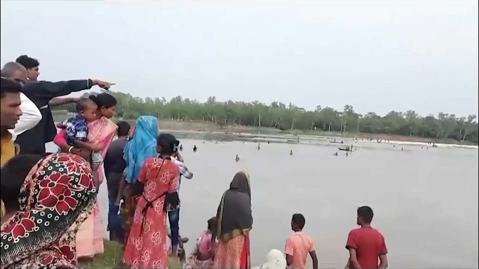 Más de 40 muertos tras un naufragio en Bangladés