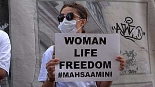 حملة كن صوتنا فغي اسطنبول لمساندة الإيرانيين.