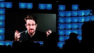 Putin, ABD'li istihbarat ajanı Edward Snowden'a Rus vatandaşlığı verdi