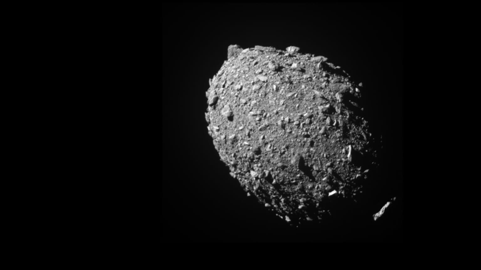 Cliché pris par l'impacteur Dart juste avant son crash sur l'astéroïde Dimorphos 