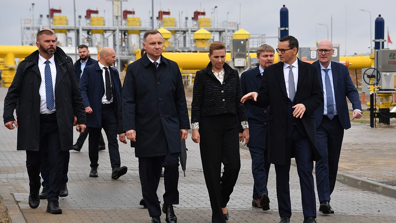 Polish President Andrzej Duda, 4th left, Danish PM Mette Frederiksen, 4th right, and Polish PM Mateusz Morawiecki, 2nd right, at the Baltic Pipe inauguration, Budno, 27/9/2022
