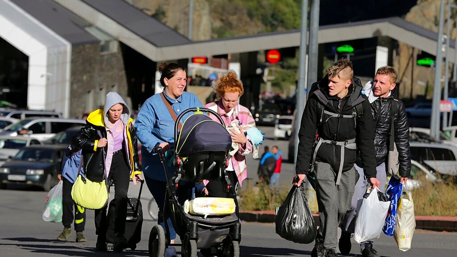 Russians fleeing to Georgia