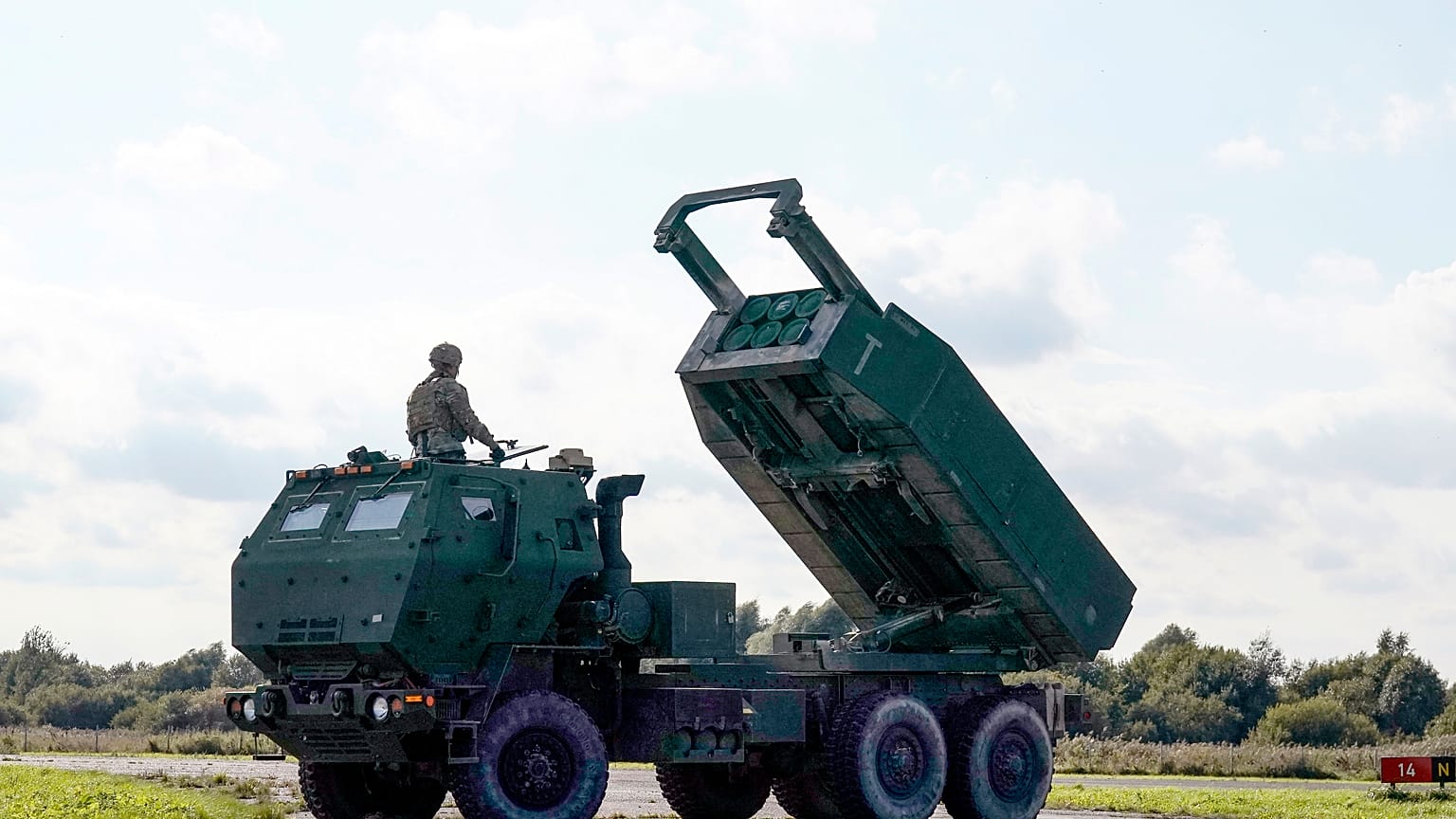 A HIMARS rakétavédelmi rendszert a rigai és a liepajai katonai repülőtéren tesztelték 