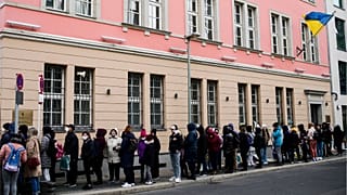 پناهجویان اوکراینی در مقابل سفارت اوکراین در برلین، آلمان
