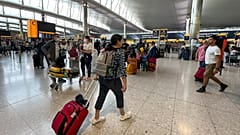 Imagen del interior del aeropuerto londinense de Heathrow.