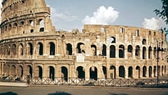 İtalya'nın başkenti Roma'da bulunan Kolezyum.