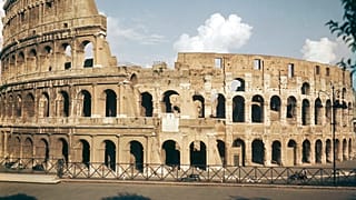 İtalya'nın başkenti Roma'da bulunan Kolezyum.
