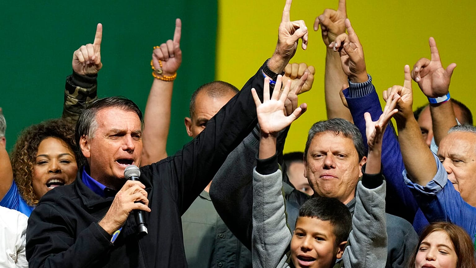 Bolsonaro durante su mitín en la ciudad de Santos