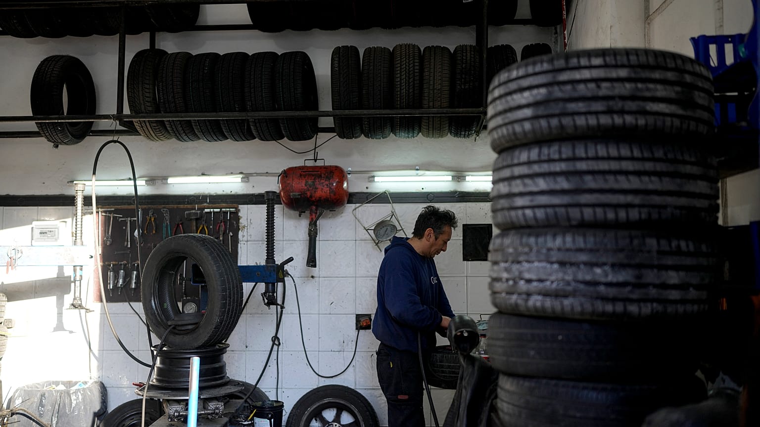 La producción de las principales fábricas de neumáticos de Argentina sigue paralizada debido a una huelga de los sindicatos que comenzó el 21 de septiembre de 2022.