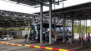Des passagers russes au point de contrôle frontalier de Vaalimaa entre la Finlande et la Russie à Virolahti, dans l'est de la Finlande, mercredi 28 septembre 2022.