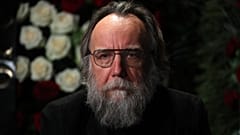 Alekszandr Dugin orosz ideológus Moszkvában, meggyilkolt lánya ravatalán
