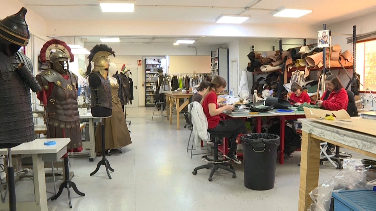 La empresa Peris Costumes de Madrid engalana a miles de personajes de series y películas. 